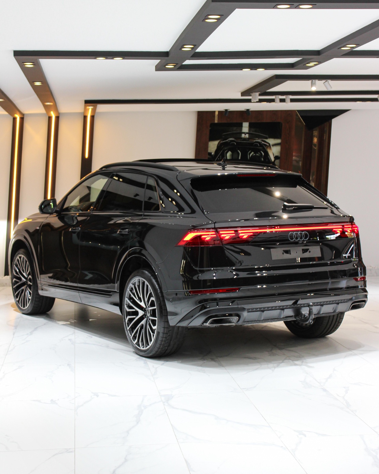 Audi Q8 photo 2