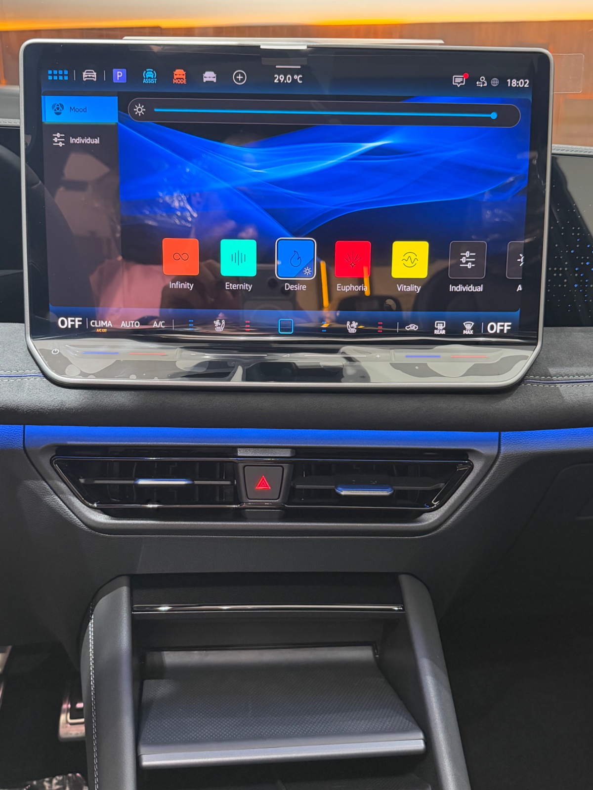 Volkswagen Tiguan R line photo 8