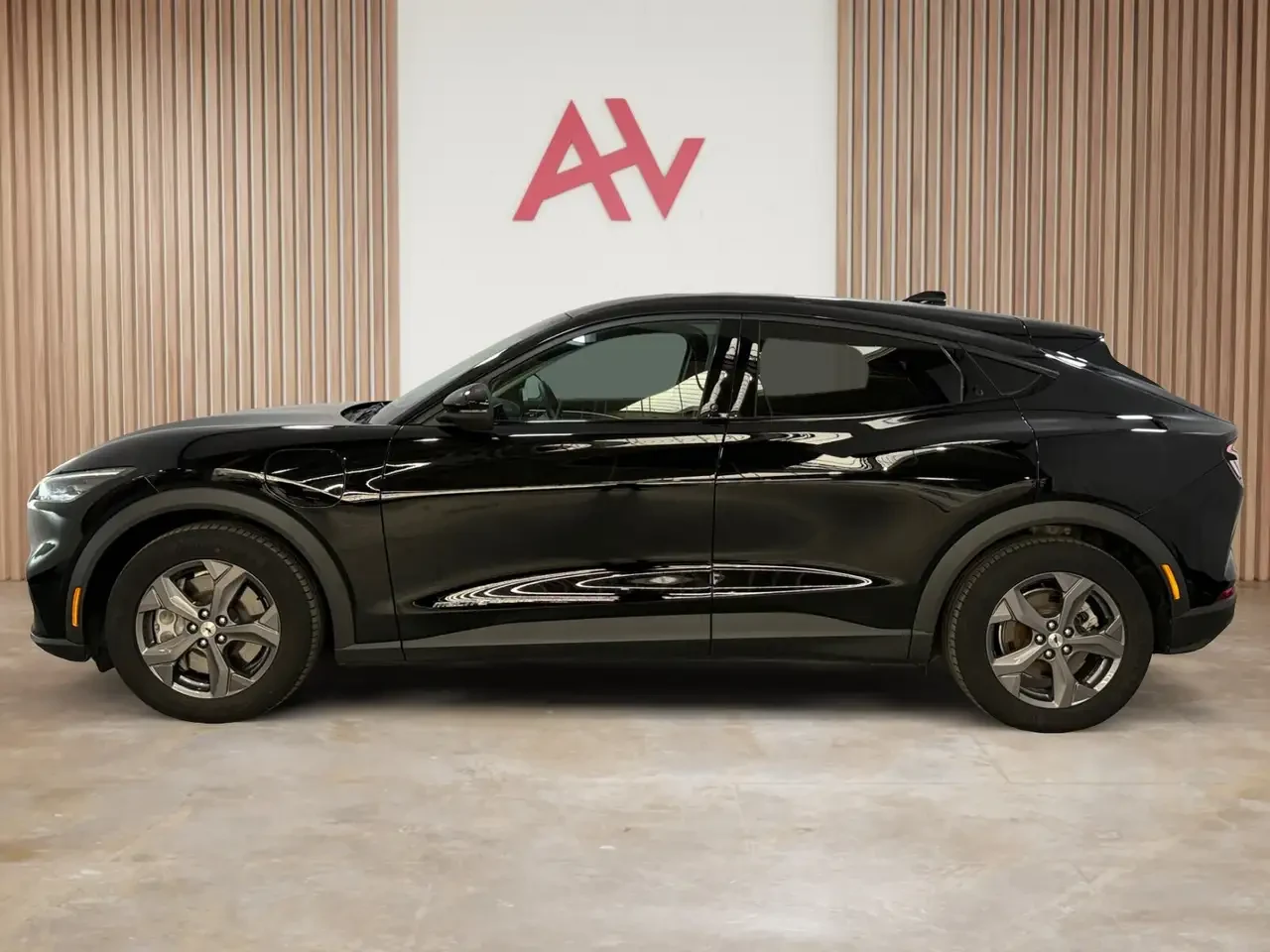 Ford Mustang Mach-E 76 kWh Standard Range photo 6